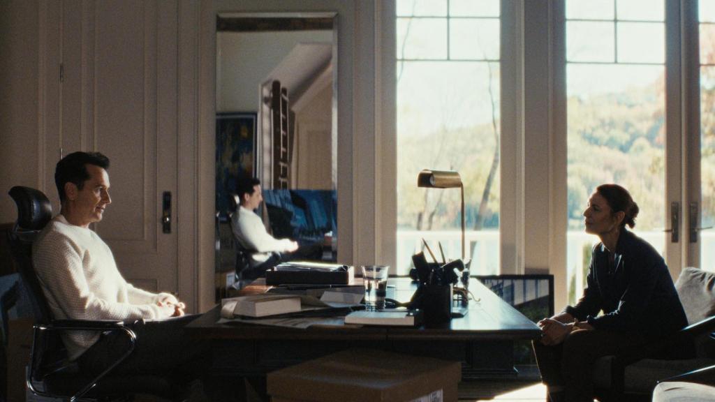 El momento del primer encuentro entre los dos protagonistas en 'La bestia en mí'. Foto: Courtesy of Netflix