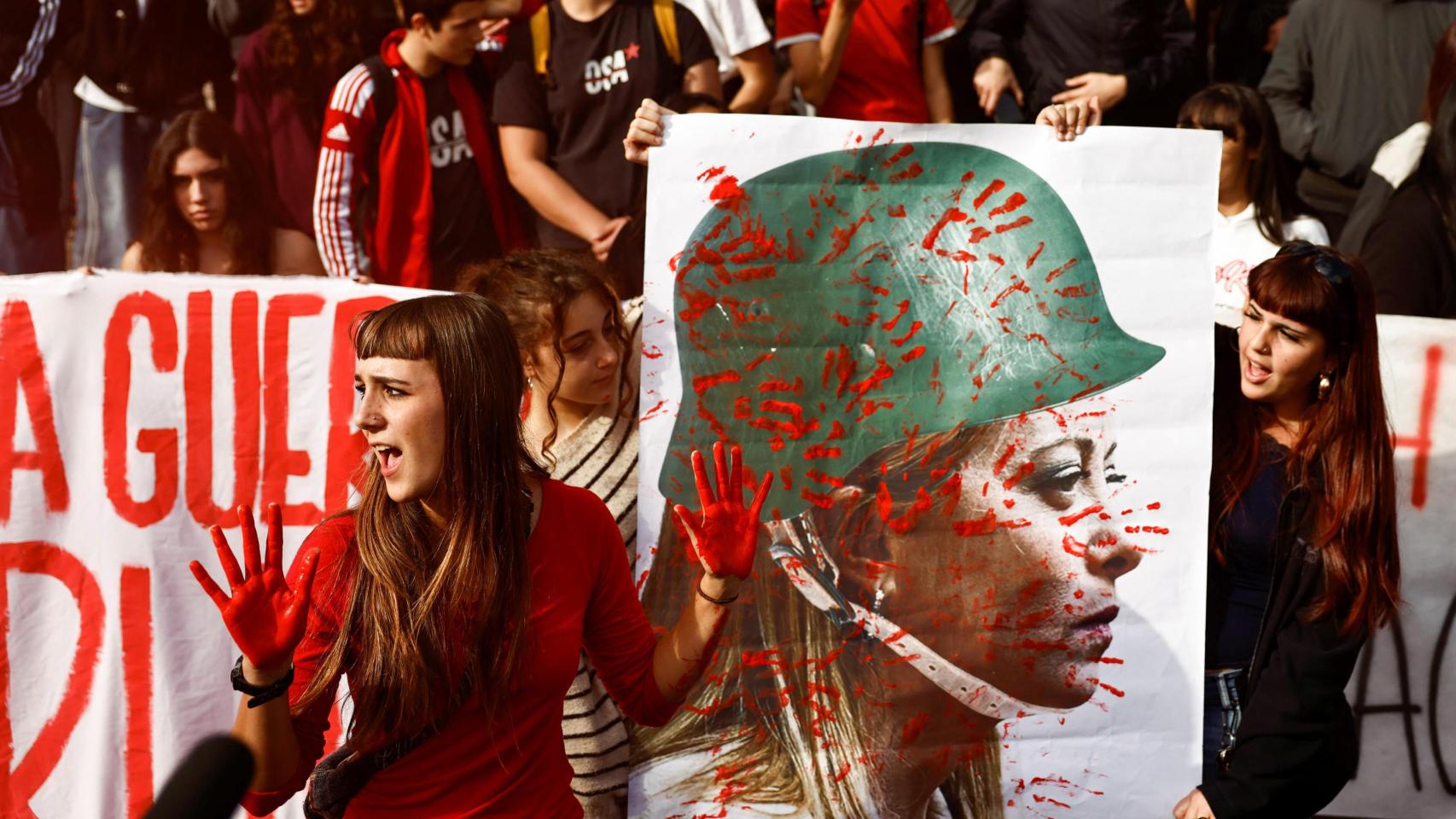 Protesta estudiantil este viernes en Roma bajo el lema 'No Meloni Day'.