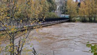 El río Bernesga a su paso por la ciudad de León, este viernes