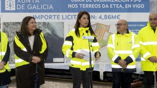 La conselleira de Vivenda e Planificación de Infraestruturas, María M. Allegue, con la delegada de la Xunta en Vigo, Ana Ortiz, y la directora de la Axencia Galega de Infraestruturas, María Deza, en las instalaciones de la ETEA, a 14 de noviembre de 2025