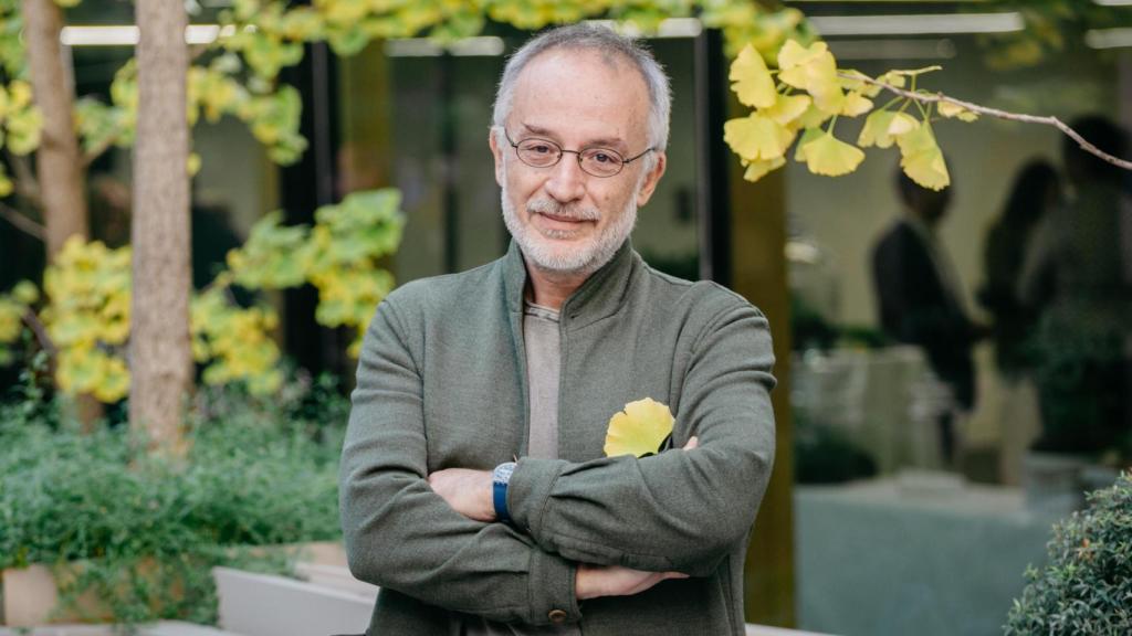 El neurobiólogo italiano Stefano Mancuso posa para ENCLAVE ODS.