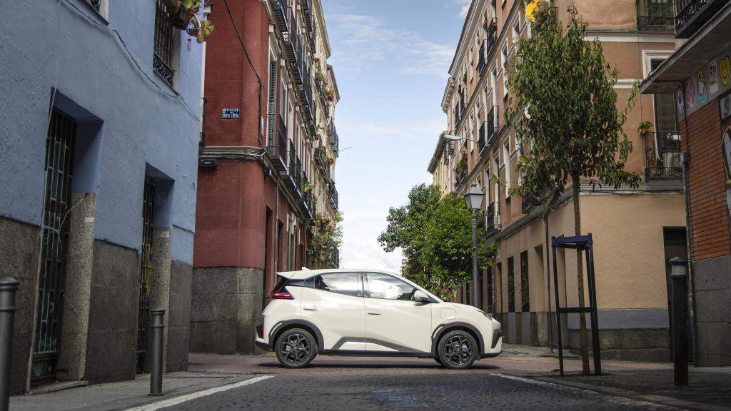 Silueta del BYD Dolphin Surf