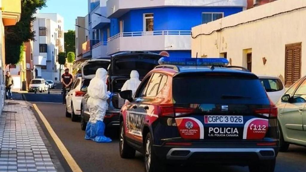 Registro de la Policía Canaria en una vivienda de Ingenio durante la investigación.