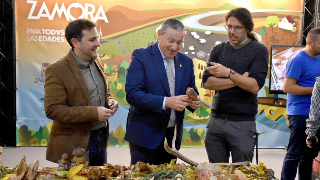 El diputado de Turismo, Víctor López de la Parte; y el presidente de la Diputación, Javier Fáundez