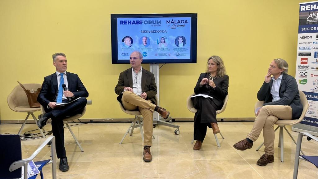 Varios participantes en la jornada de la patronal Anerr en Málaga.