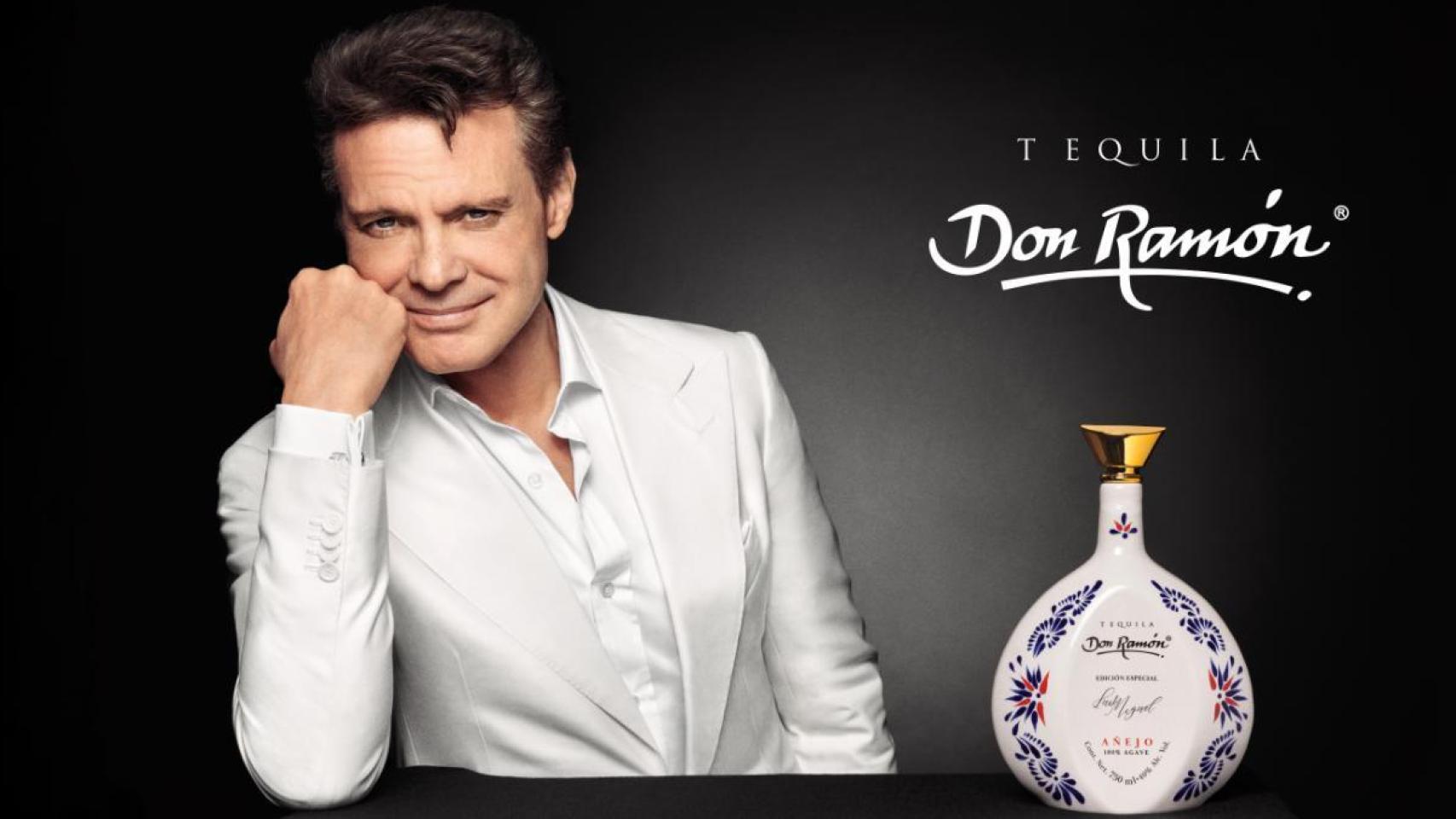 Luis Miguel con el tequila Don Ramón.