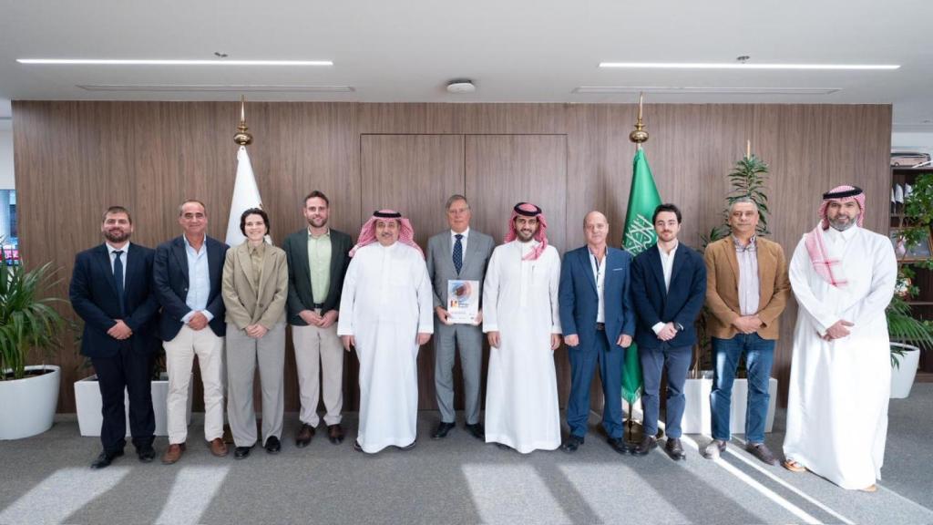 Los empresarios malagueños con dirigentes de Arabia Saudí.