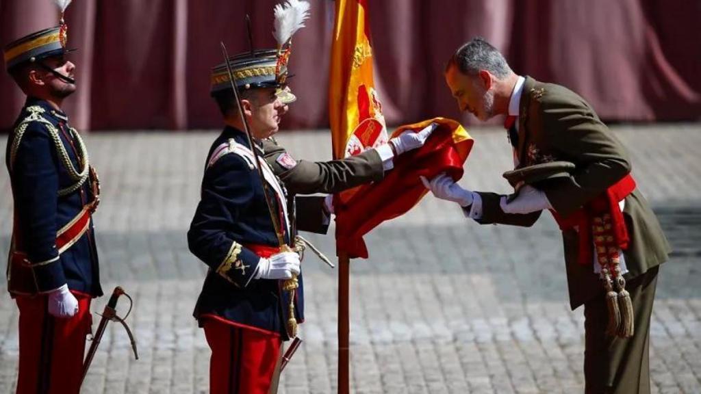 El Rey Felipe VI, en la jura de bandera de la 44ª Promoción.