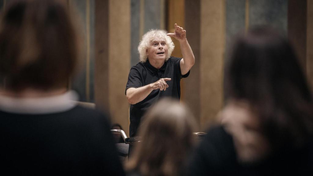 Simon Rattle dirigiendo a la BRSO. Foto: Rui Camilo