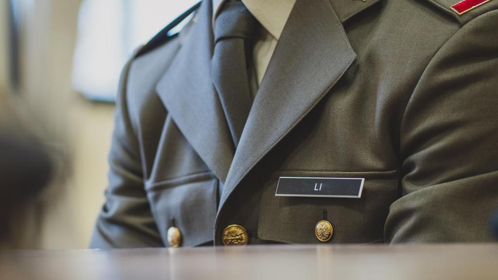 Detalle del uniforme del soldado Li.