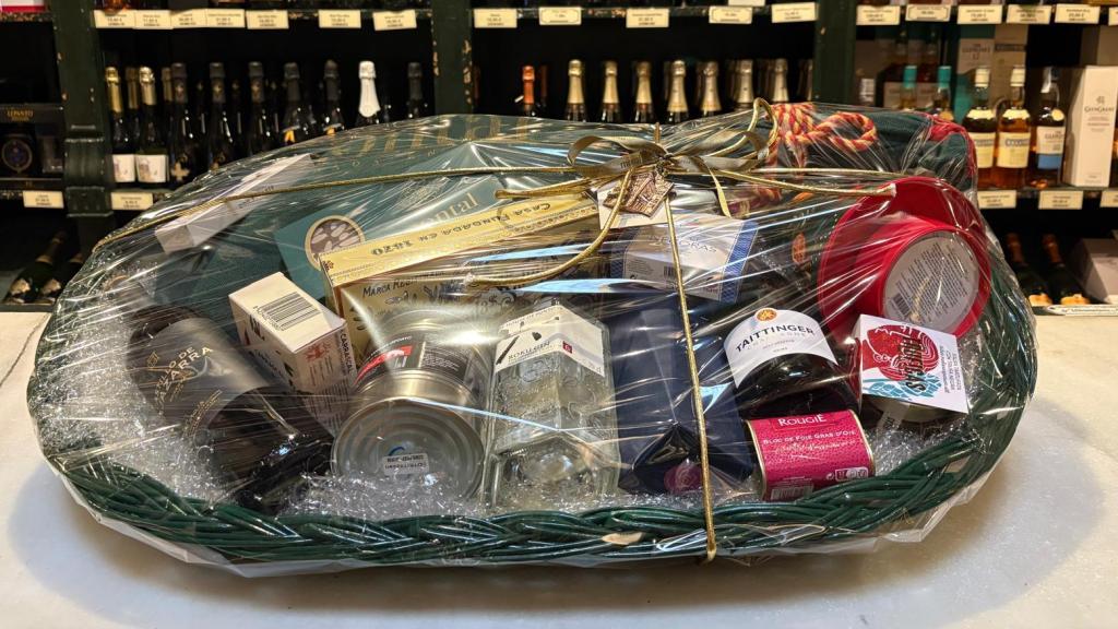 Una cesta de Navidad hecha por Casa Montal en Zaragoza