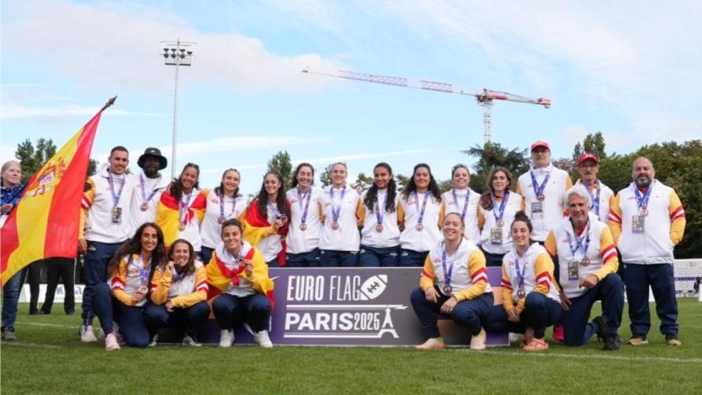 El equipo femenino de flag football celebra su bronce en el Europeo 2025.