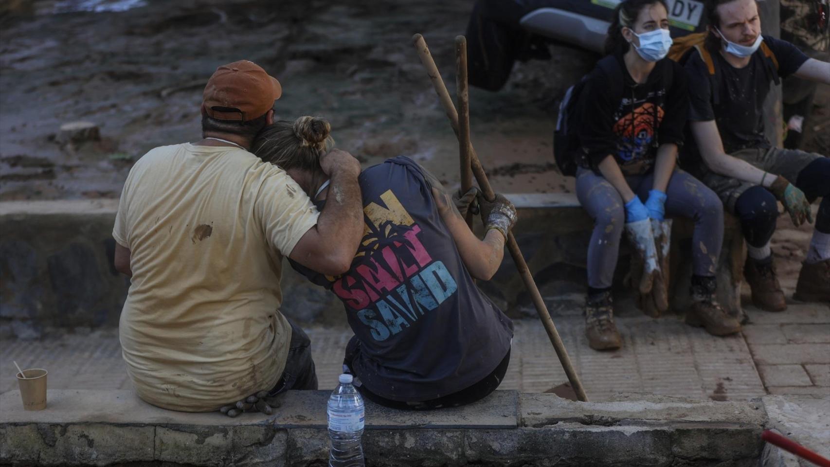 Imagen de archivo de voluntarios durante la dana. Rober Solsona/Europa Press