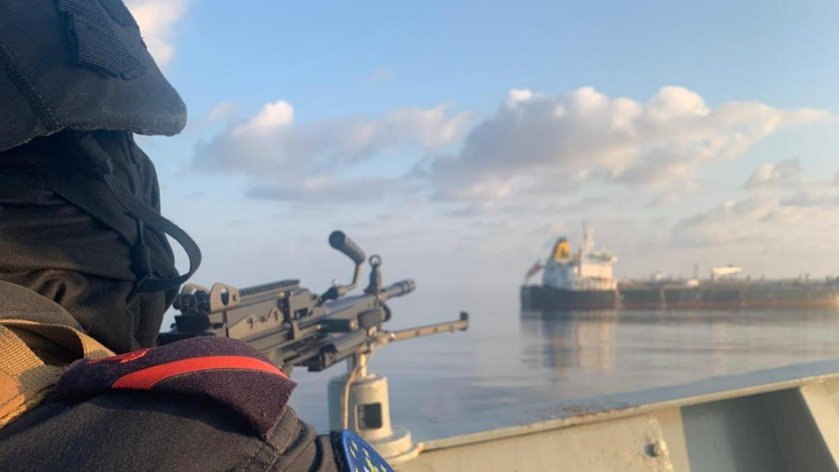 Un barco nodriza iraní apresado para liberar a 42 rehenes: así se dirigió desde Rota la mayor cacería de piratas en el Índico