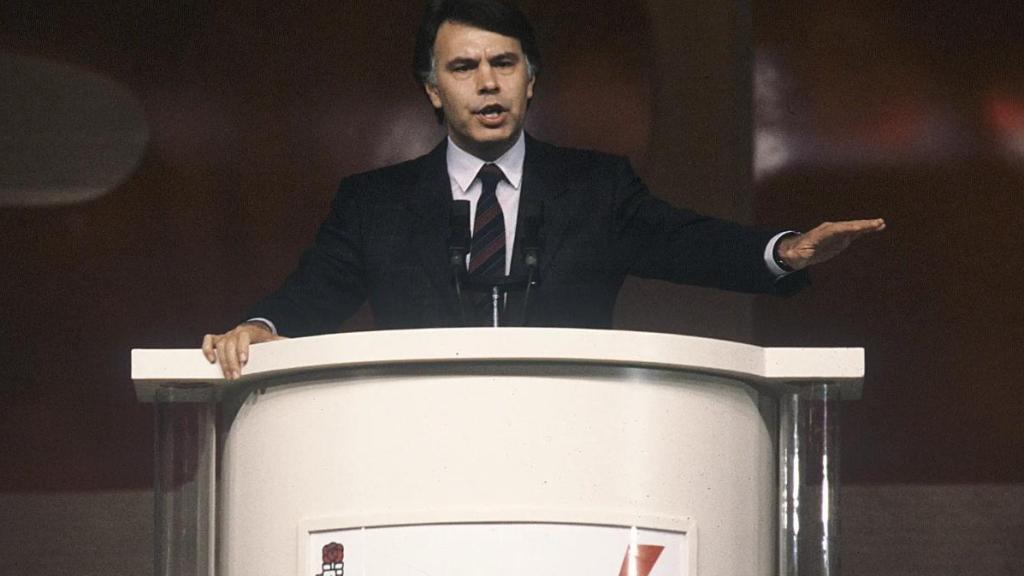 Felipe González durante el cierre de campaña para defender la permanencia de España en la OTAN.