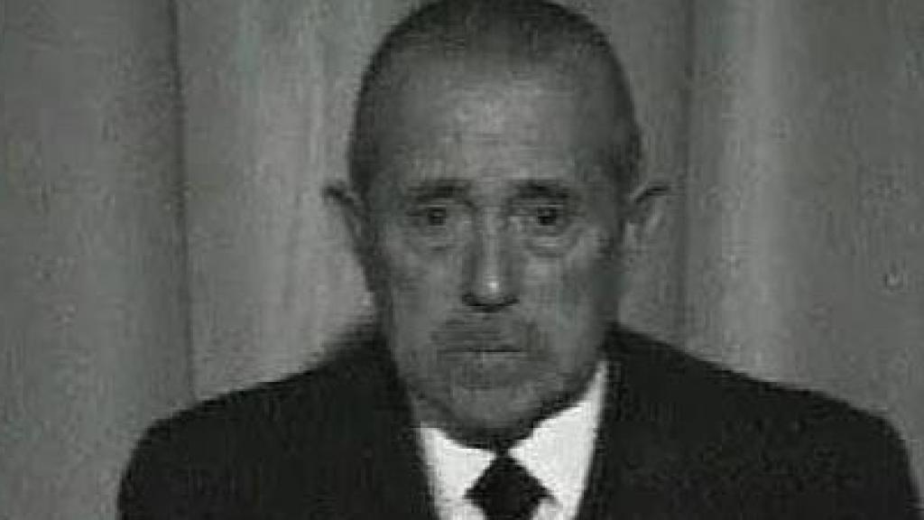 Carlos Arias Navarro anuncia la muerte de Franco.