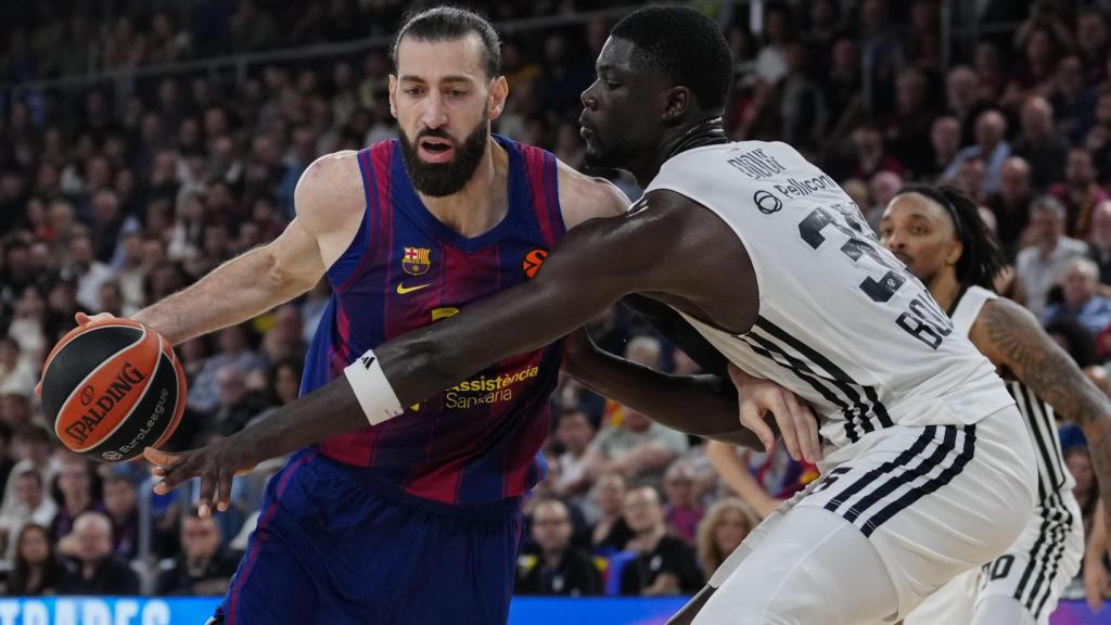 Shengelia, con el balón en su poder.