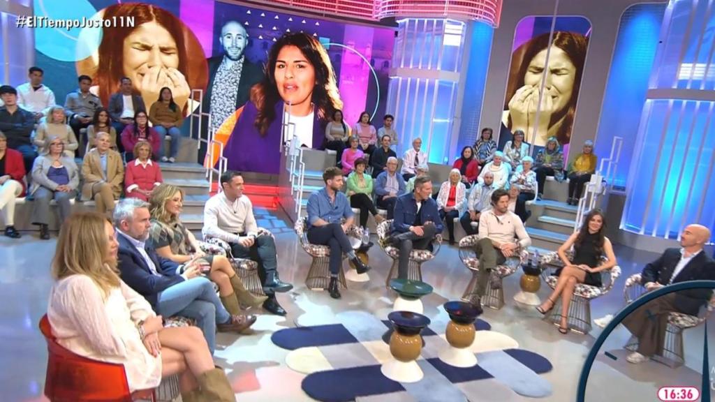 César Muñoz, en el centro junto a Joaquín Prat y el resto de colaboradores de 'El tiempo justo'.