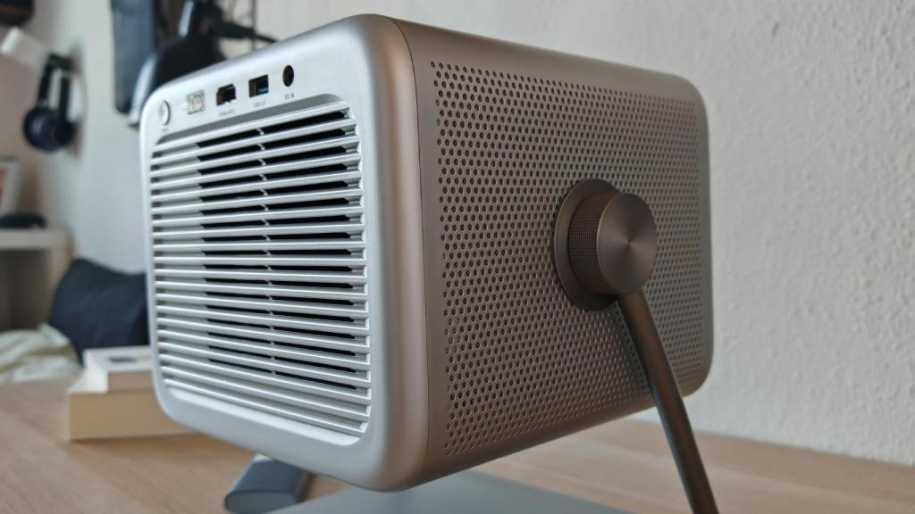 Las conexiones del M2 Pro Laser Mini Projector