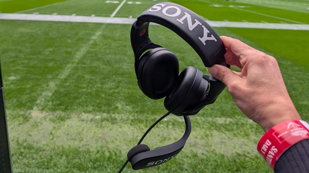 Los auriculares Coach's Headset de Sony en el Bernabéu.