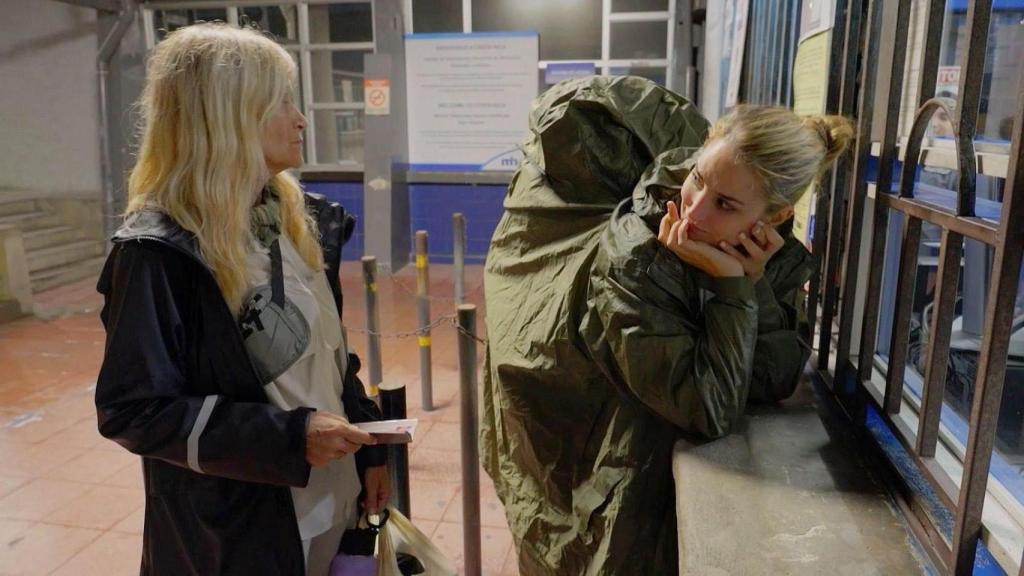 Cristina Cifuentes y Alba Carrillo discuten en 'Hasta el fin del mundo'.