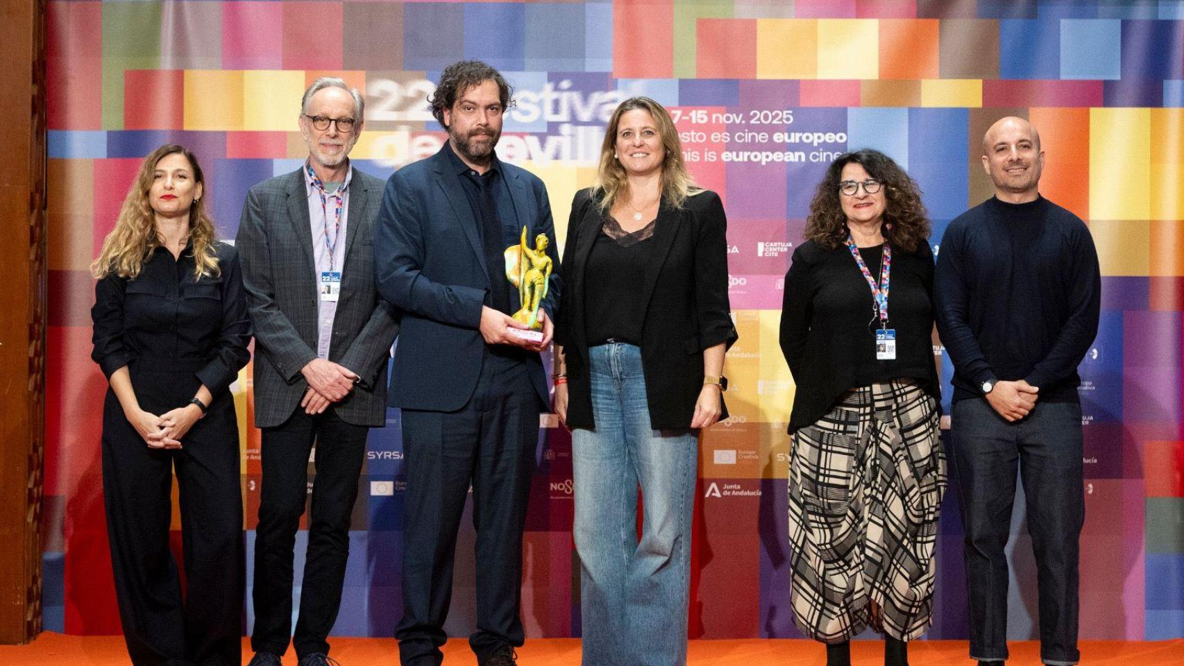 Imagen de Angie Moreno con los premiados.