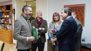 El consejero de Economía y Hacienda y portavoz, Carlos Fernández Carriedo, mantiene una reunión de trabajo con el Grupo Parlamentario Vox en relación con los Presupuestos de la Comunidad para 2026.