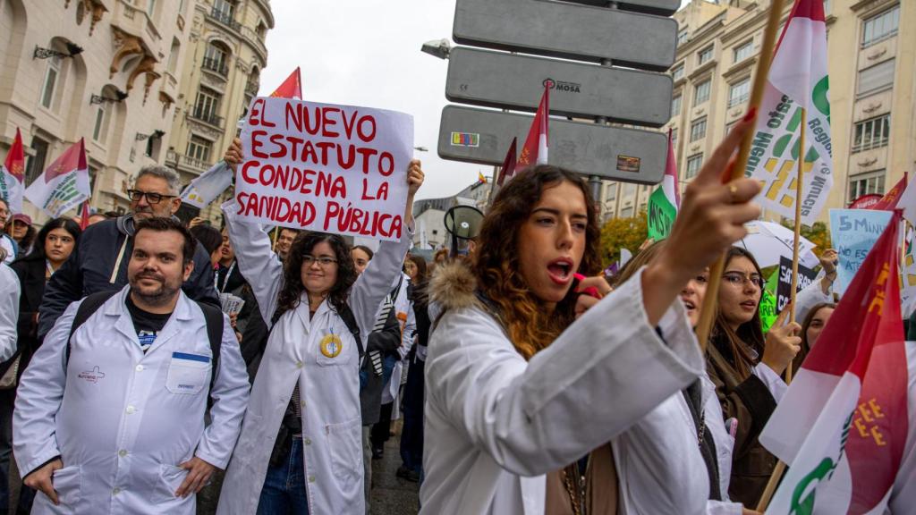 Manifestación de médicos convocada en Madrid por los sindicatos CESM y SMA para protestar por la propuesta de reforma del estatuto marco que regula las condiciones laborales del personal del Sistema Nacional de Salud.
