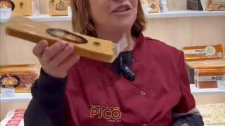 Tere, la experta turronera de Turrones Picó.