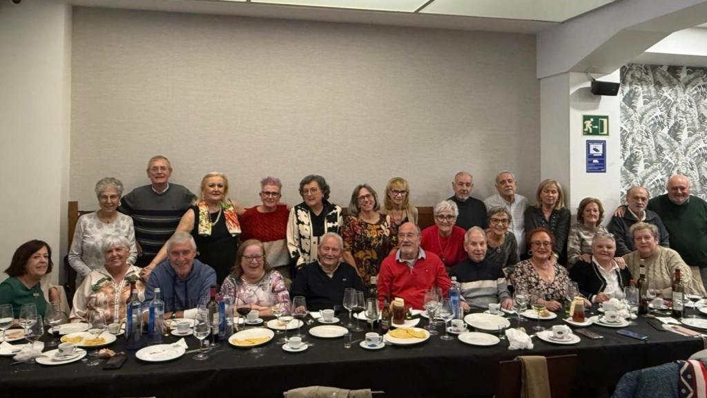 Extrabajadores de El Pote, los históricos grandes almacenes de A Coruña, se reúnen en una comida