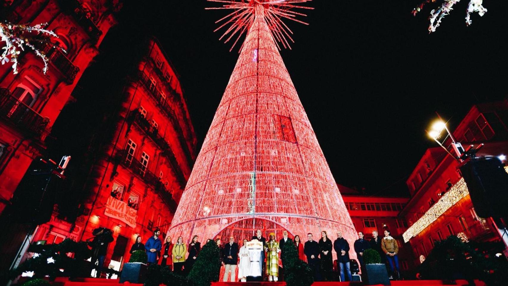 Vigo enciende la Navidad en el mundo a pesar de la lluvia: Somos el símbolo de la Navidad