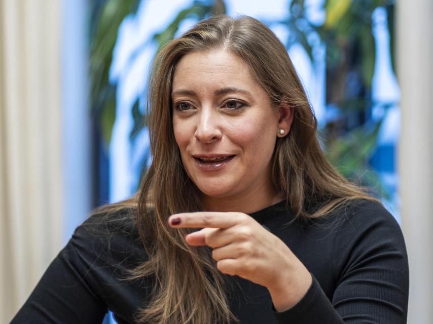 La portavoz parlamentaria del PP, Ester Muñoz, en su despacho del Congreso, entrevistada por EL ESPAÑOL.