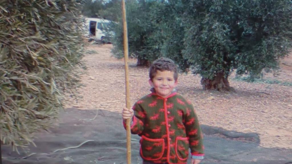 Mario de cuando era un niño y ya se implicaba en labores del campo.