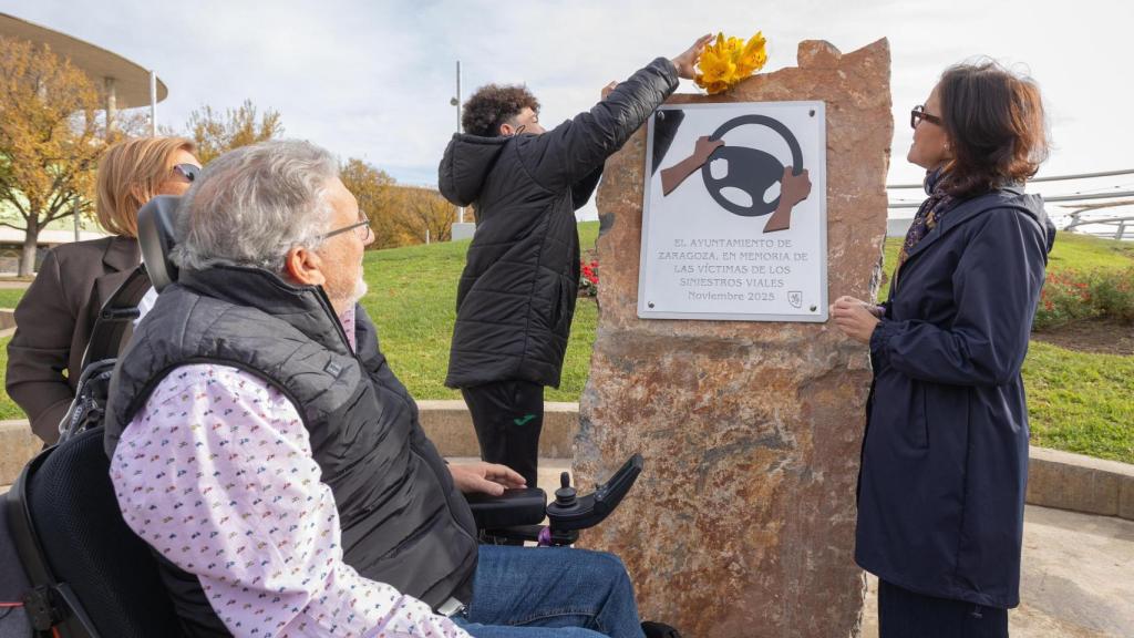El monolito, en Zaragoza.