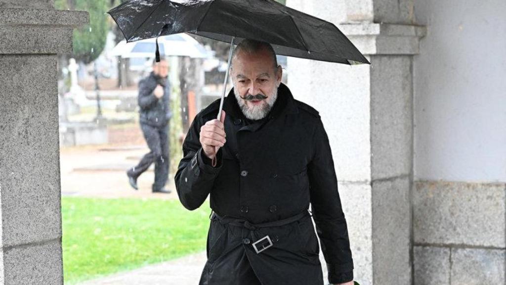 Antonio Albella, exintegrante del grupo Locomía, en el funeral de Encarnita Polo.