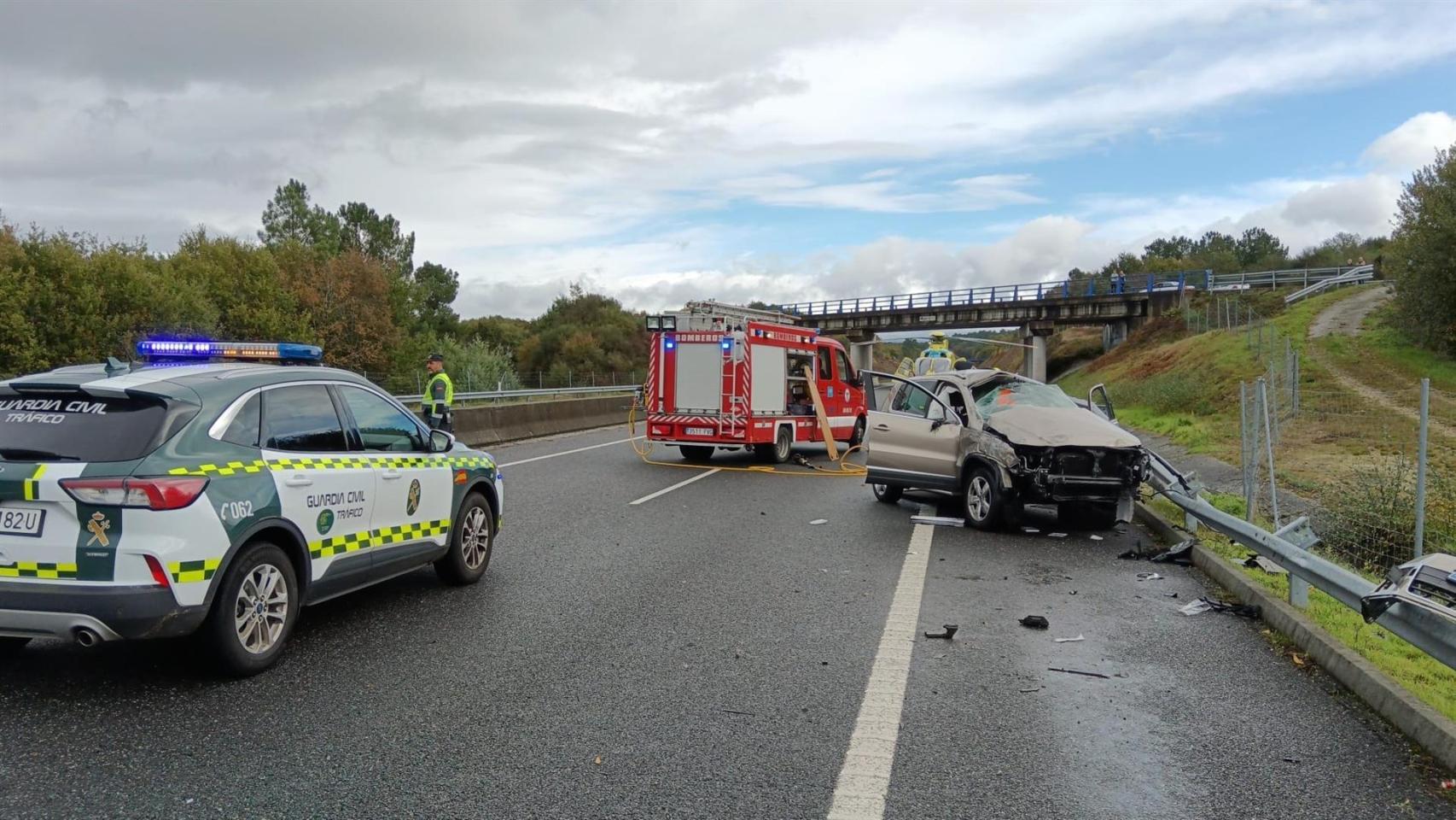 Herido de gravedad un hombre de 82 años en A Merca (Ourense) tras sufrir una salida de vía