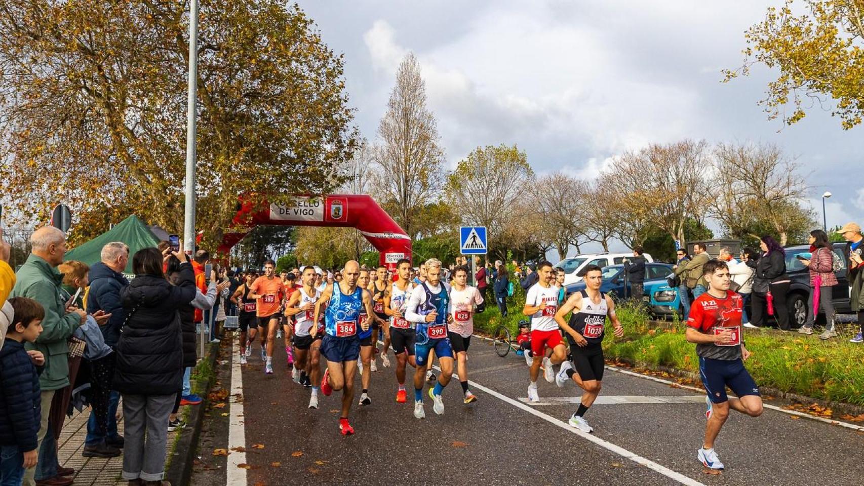 El vigués Pablo Camescasse y la portuguesa Silvia Pereira vencen en la media maratón de Vigo