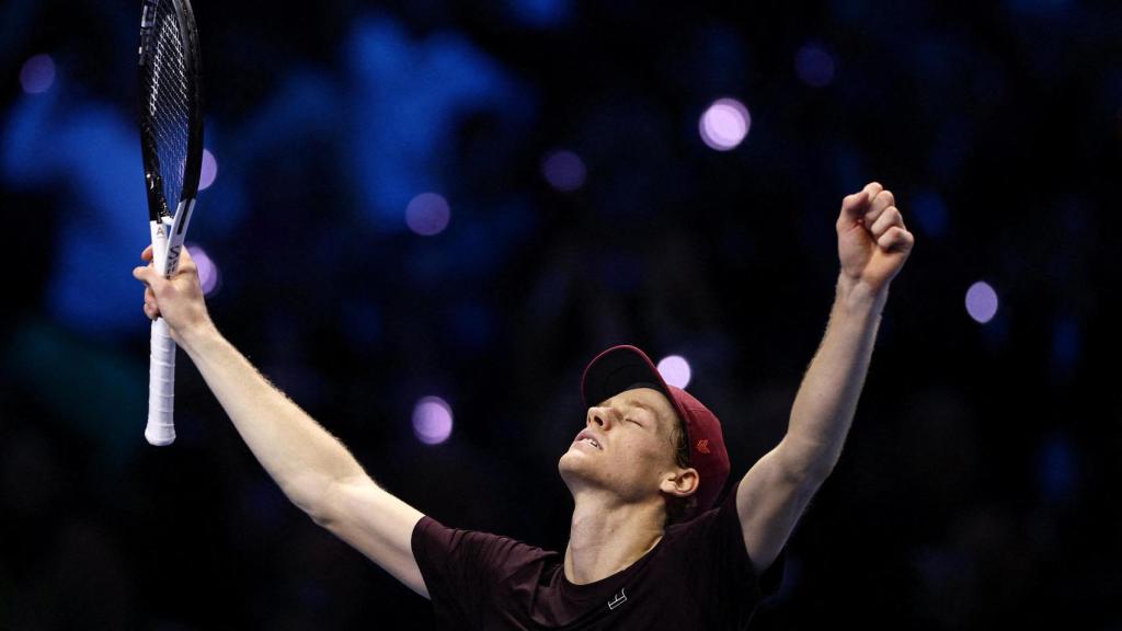 Sinner celebra su triunfo contra Alcaraz.