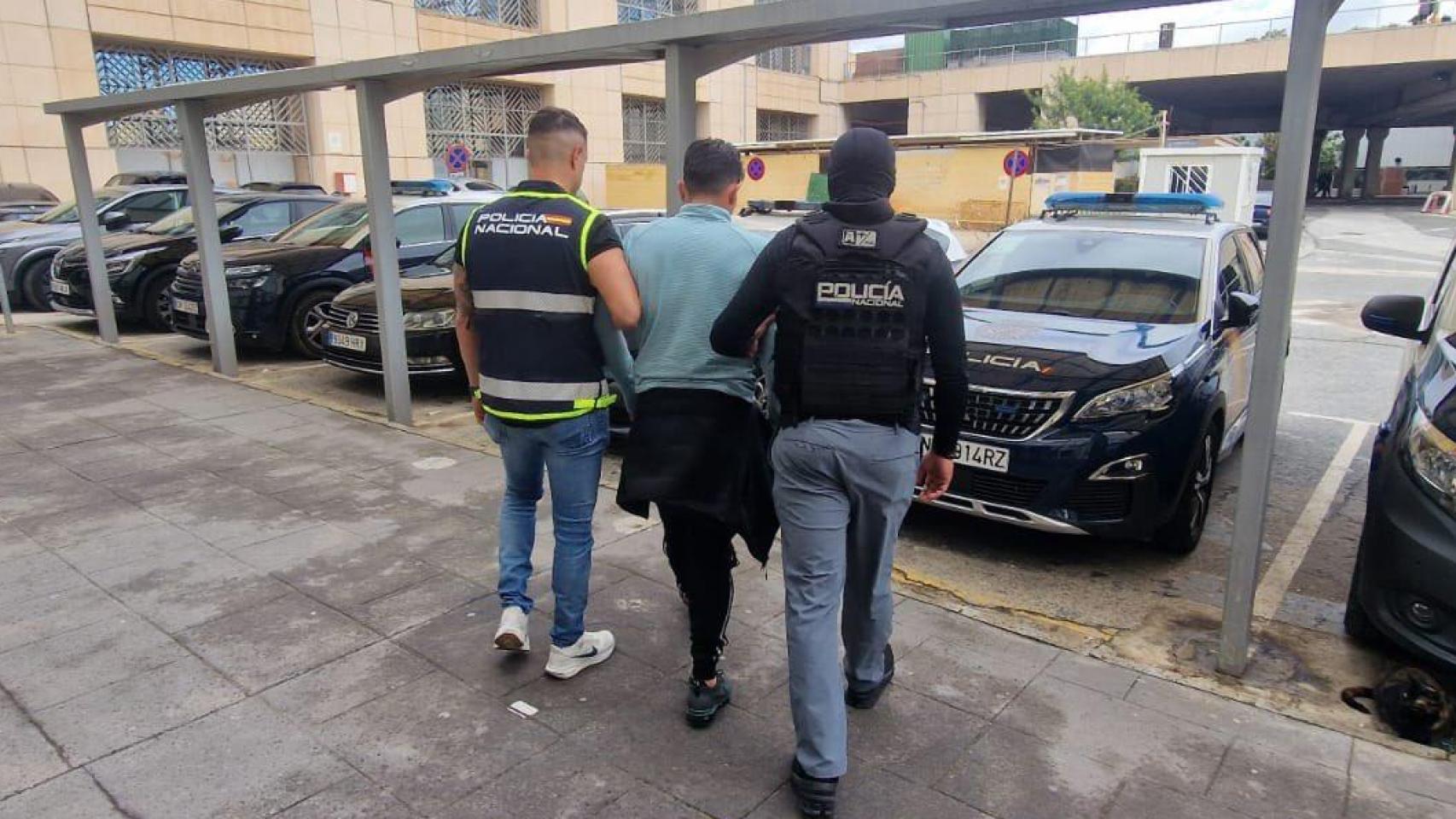 Imagen de la detención de Pipo Chavarría, líder de la mayor banda criminal de Ecuador, este domingo en Málaga.