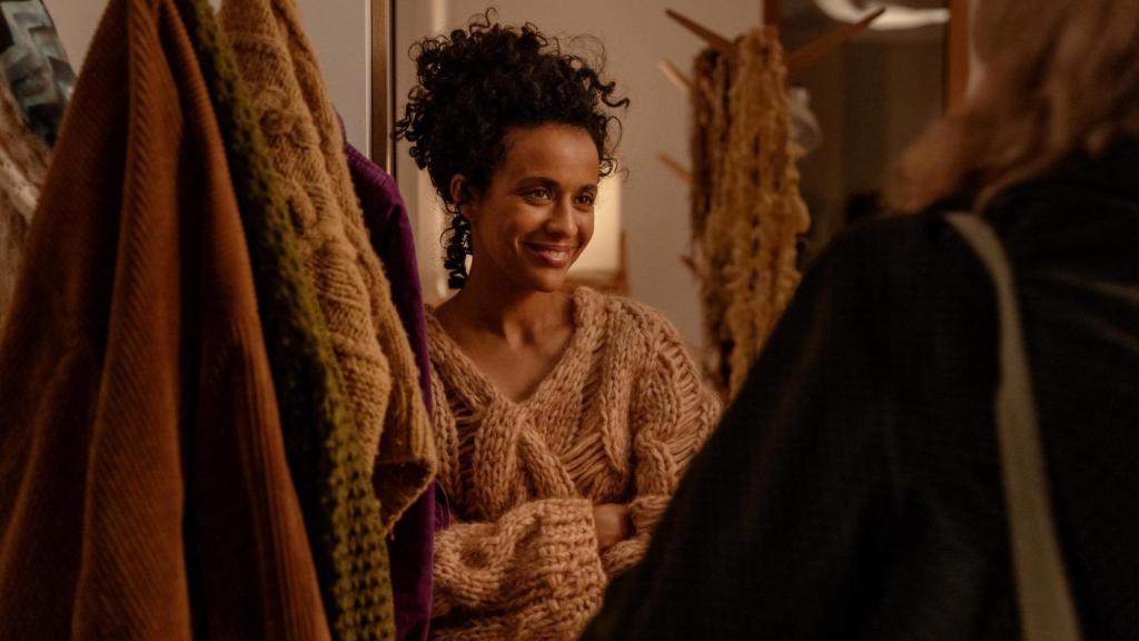 Selome Emnetu interpreta a la profesora de francés de la que se enamora Johanna. Foto: Agnete Brum / Filmin