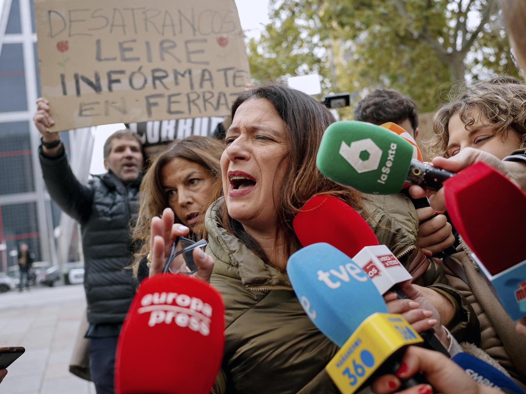 Leire Díez, exmilitante del PSOE, a las puertas de los Juzgados de Plaza de Castilla.