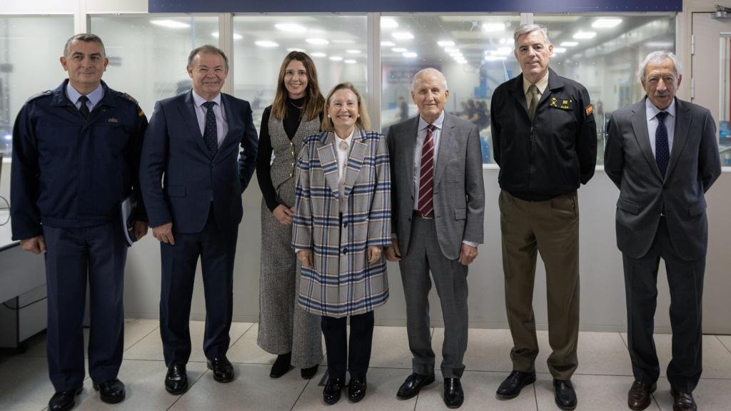La secretaria de Estado de Defensa, Amparo Valcarce (c), durante su vista al CETAF