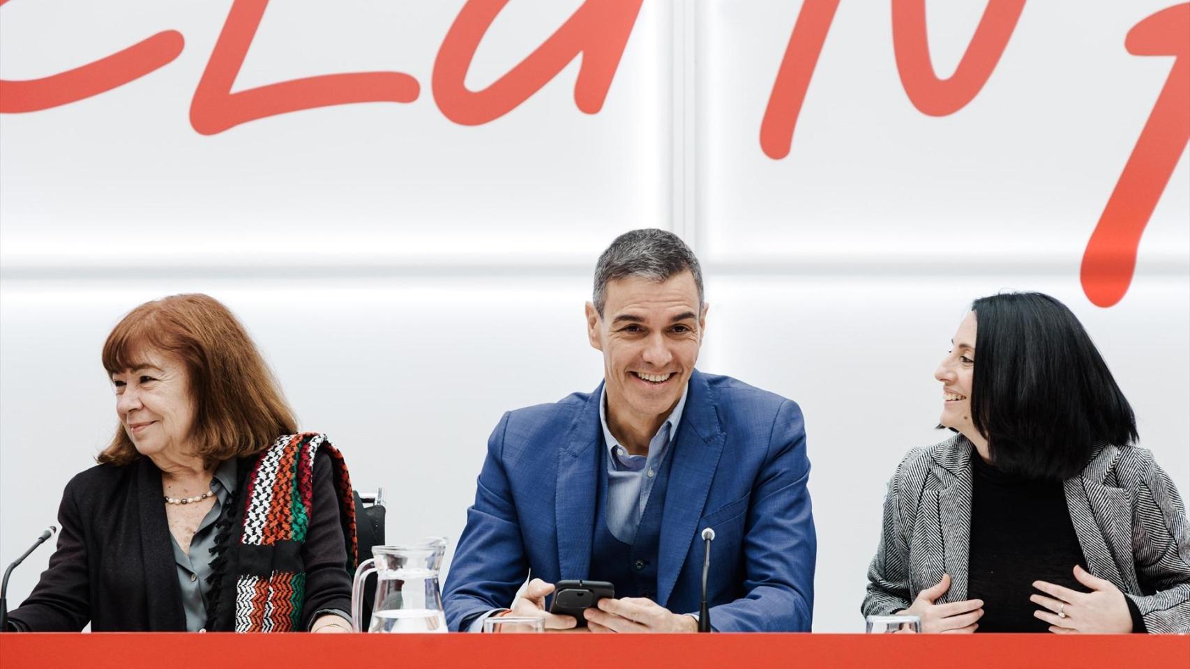 Sánchez anuncia vía  tuit  que llevará a Ayuso a los tribunales por negarse a crear un registro de objetores del aborto