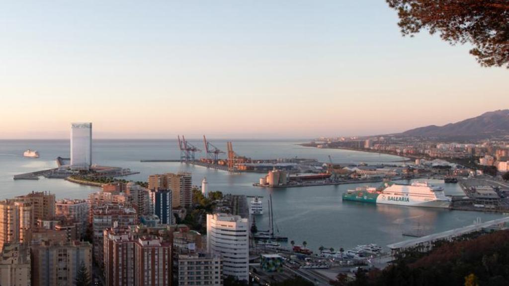 Infografías del diseño de la Torre Chipperfield en el puerto de Málaga.