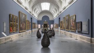 Imagen de las obras de la exposición 'Juan Muñoz. Historias de Arte' en la Galería Central del edificio Villanueva del Museo Nacional del Prado. Foto: ©Museo Nacional del Prado