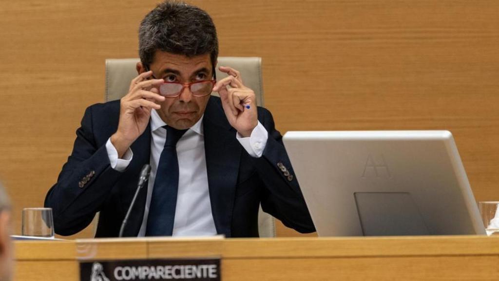 Carlos Mazón en la comparecencia de este lunes. Ananda Manjón / EP