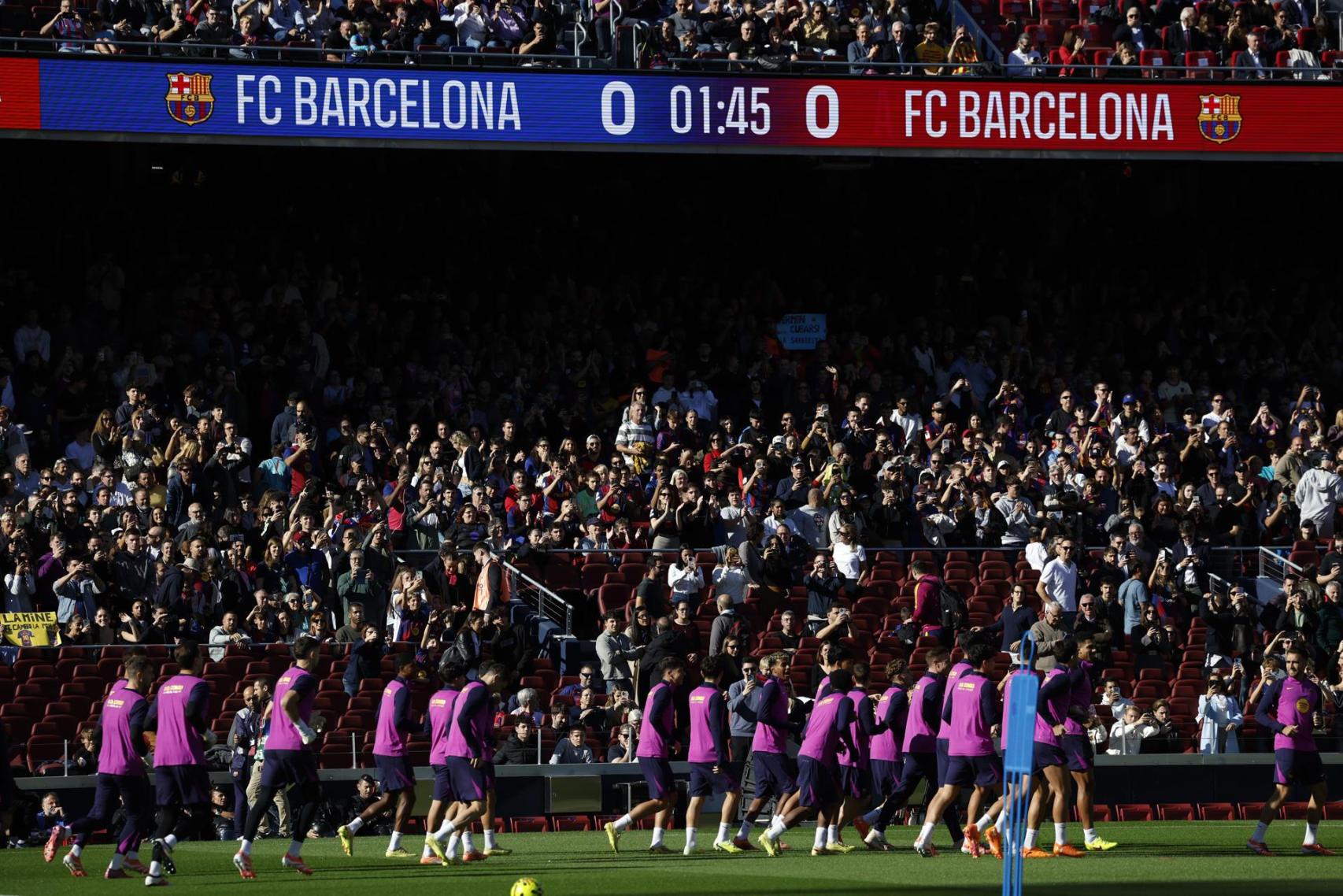 El entrenamiento de puertas abiertas del FC Barcelona en el remodelado Camp Nou