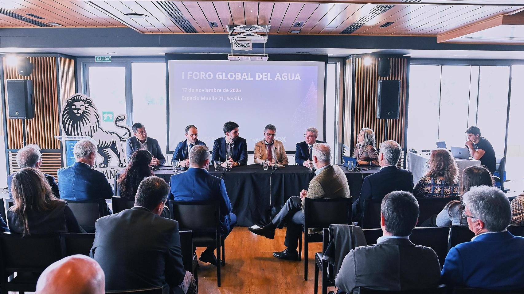 Imagen del I foro del Agua organizado por El Español y Cox en Sevilla.