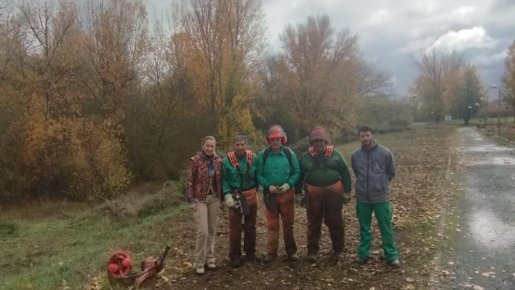 Marta Labrador, concejal de Medio Ambiente, con los trabajadores de Montel