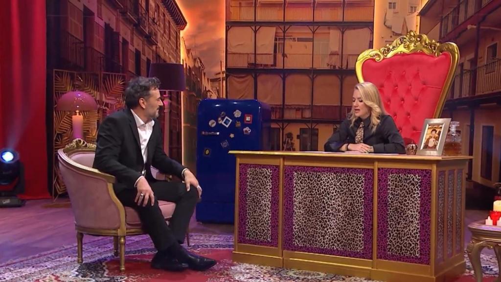 Asier Etxeandía y Henar Álvarez en 'Al cielo con ella'.